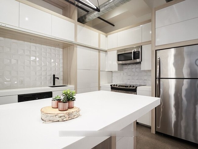 Building Photo - 19-519 River St