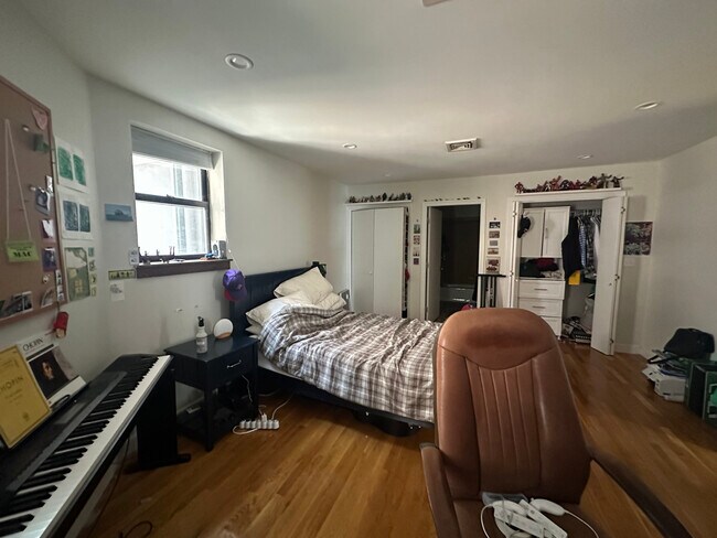 Building Photo - 100 Riverway