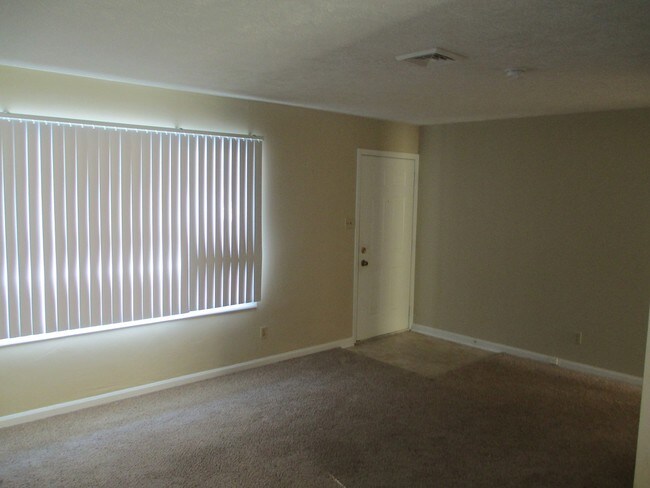 Building Photo - 505 E Fairlawn Dr
