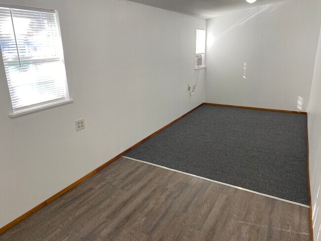 Building Photo - 612 E Odneal St