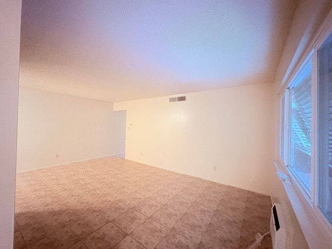 Building Photo - 904 Dornajo Way