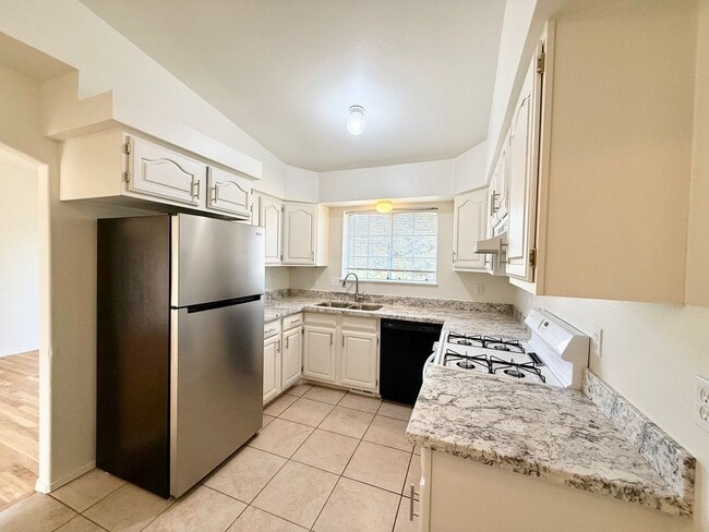 Building Photo - 9490 E Catalina Dr