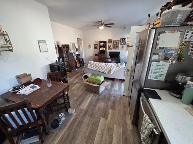 Building Photo - 1139 Loma Ave