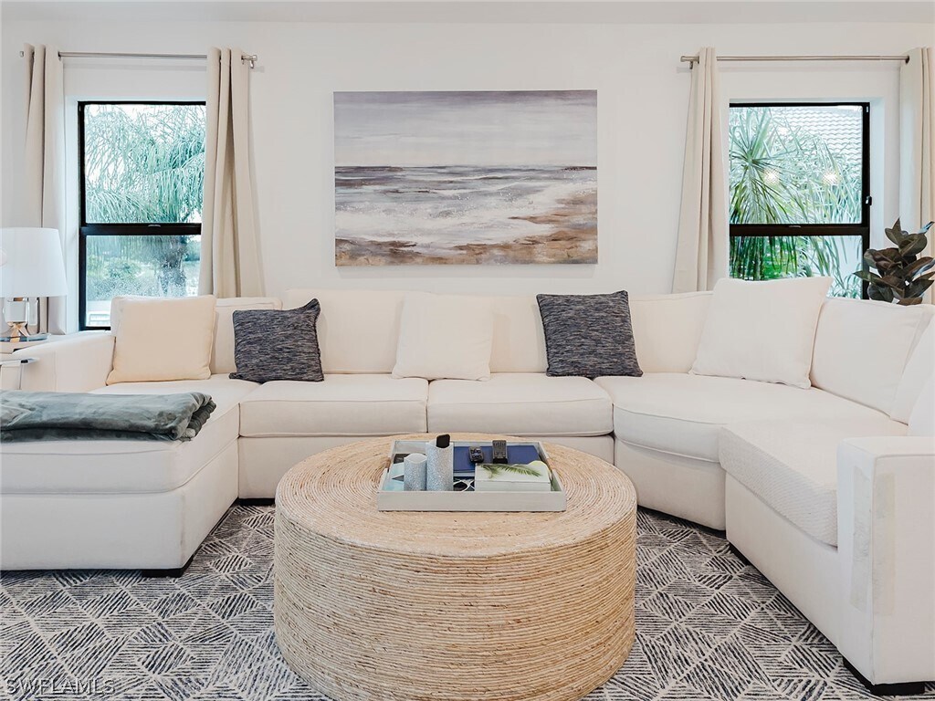 Foto del edificio - 5690 Mayflower Way