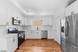 Building Photo - 246 Cortlandt St