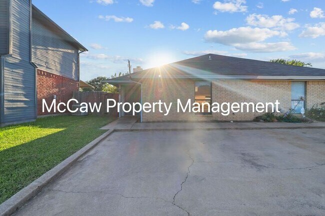 Foto del edificio - 5918 Tinsley Dr