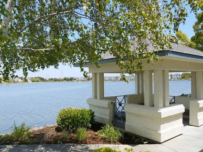 Foto del edificio - Gorgeous 2 Bd 2 Ba Unit in Redwood Shores
