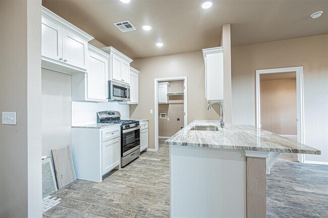 Building Photo - 1624 Highland Loop