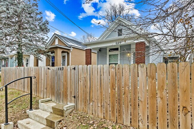 Foto del edificio - 449 E Brandeis Ave