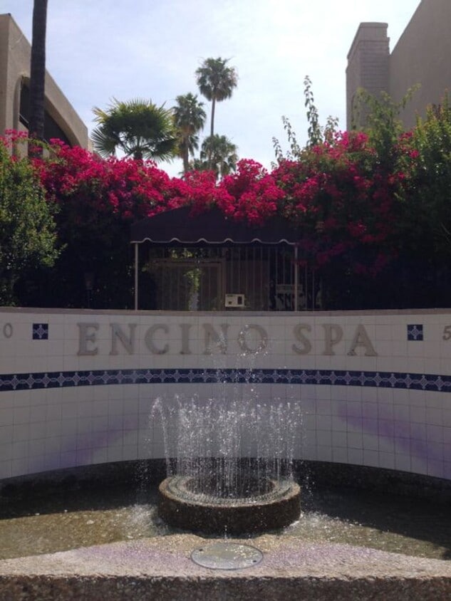 Primary Photo - LARGE ENCINO SPA CONDO!