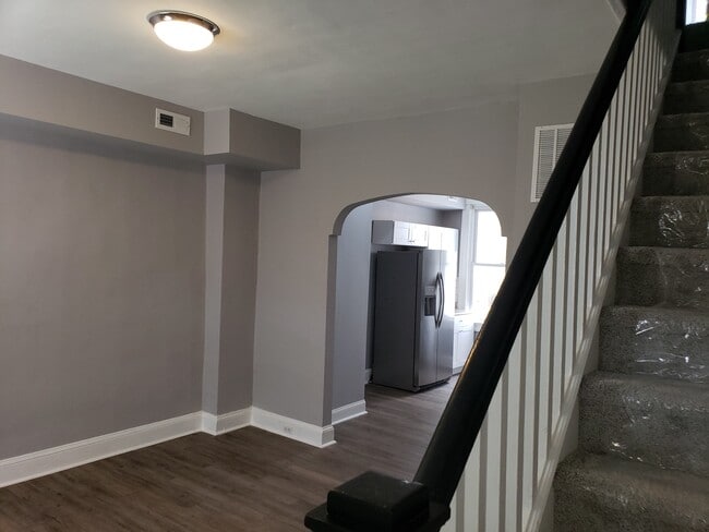 Building Photo - 2 Bedroom Townhouse