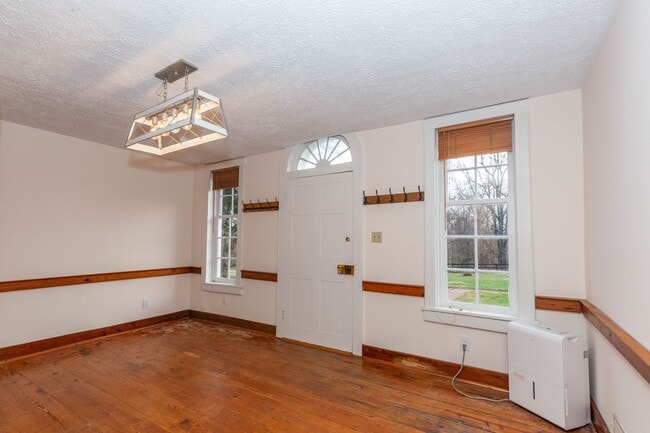 Building Photo - 562 Smithfield Ln