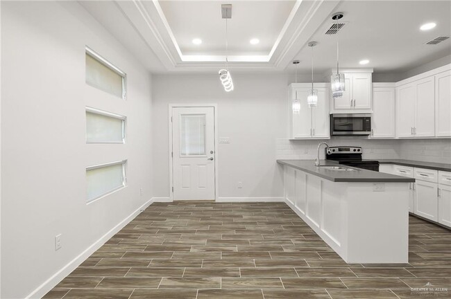 Building Photo - 30 Violet Ave W