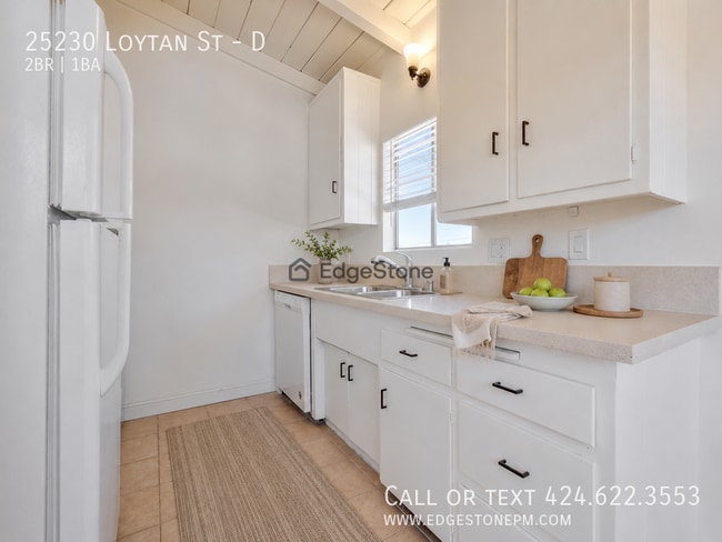 Building Photo - 25230 Loytan St