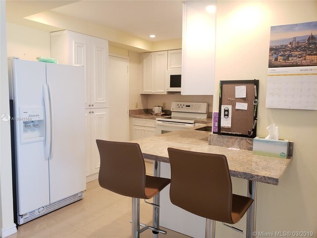 Building Photo - THE HEMISPHERES CONDO