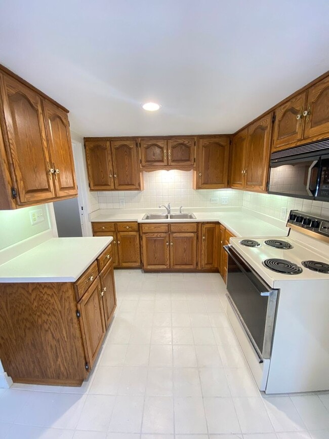 Foto del edificio - 2409 Omro Rd