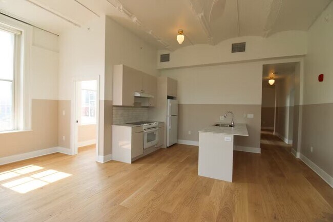 Foto del edificio - 30 W Broad St