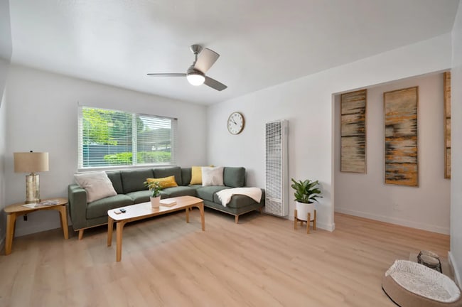 Foto del edificio - 6431 Benning St