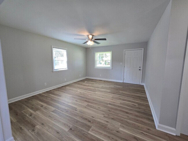 Foto del edificio - NEW LISTING!!!!!