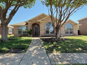 Building Photo - 621 Oak Forest Ln