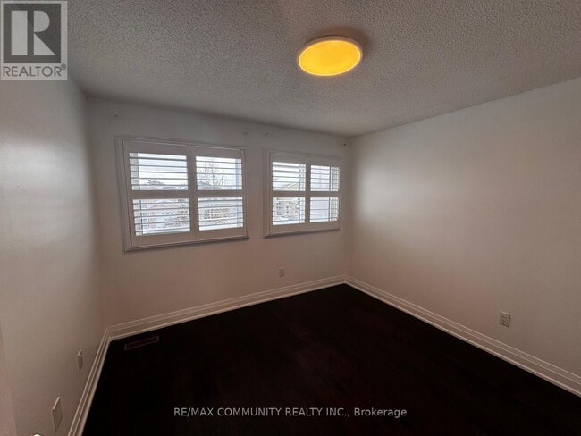 Photo du bâtiment - 30 Dellano St