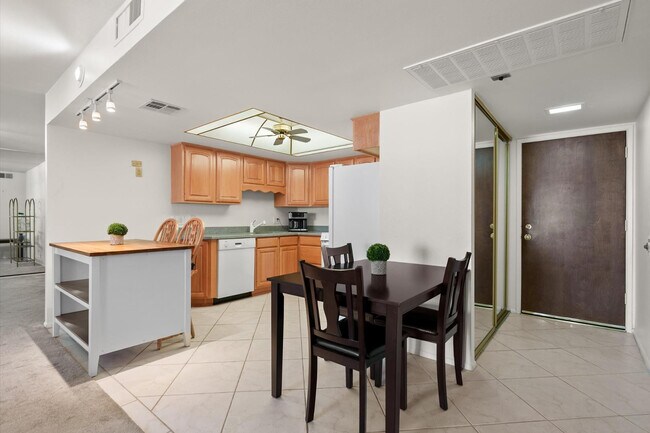 Building Photo - 7910 E Camelback Rd