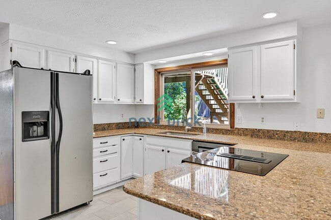 Building Photo - 4 BED & 2.5 BATH SINGLE FAMILY HOUSE FOR RENT