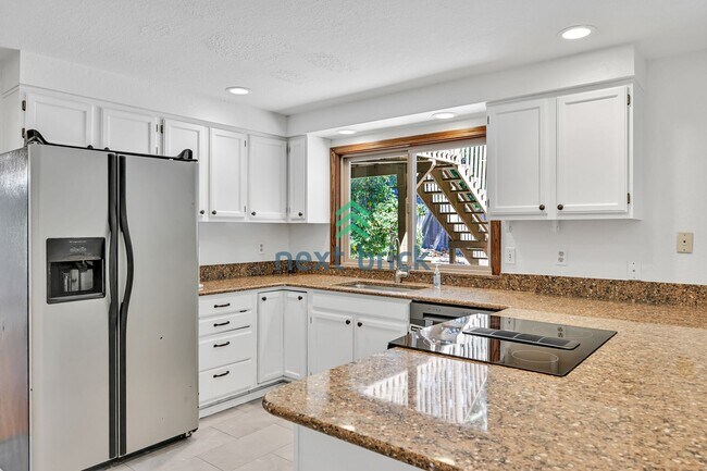 Foto del edificio - 4 BED & 2.5 BATH SINGLE FAMILY HOUSE FOR RENT