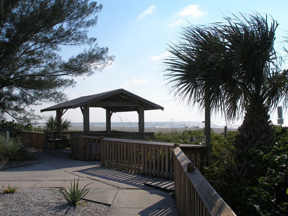 Kiosks at sunset. - 908 Villas Dr