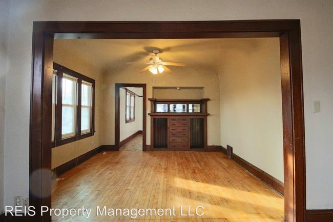 Building Photo - 623 W Capitol Dr