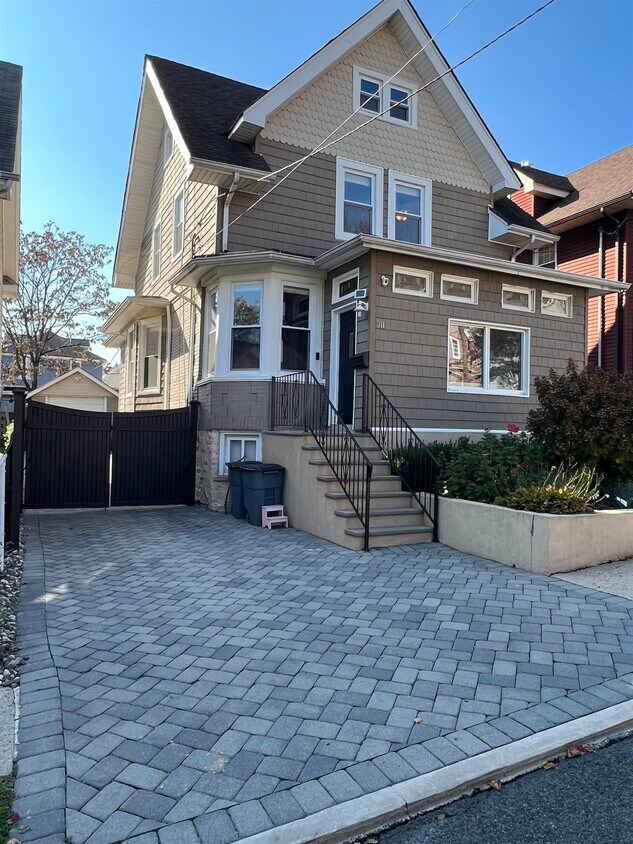 Primary Photo - 311 73rd St