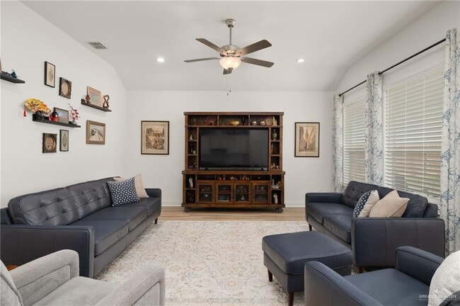 Building Photo - 33 Aqualina Wy