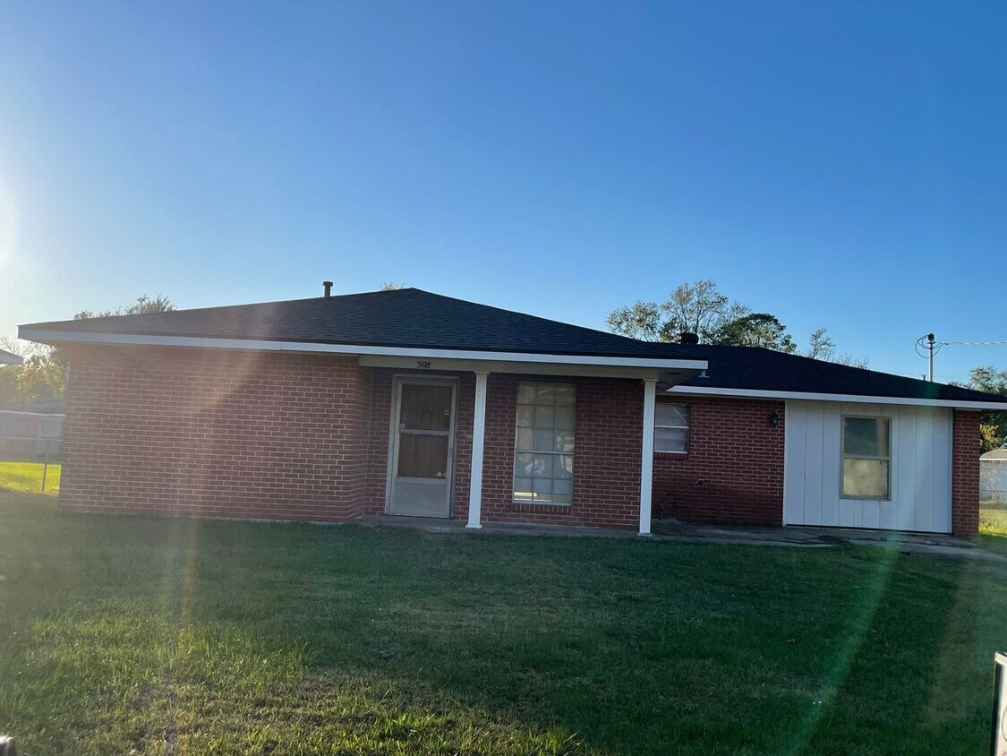 Primary Photo - Home for rent!