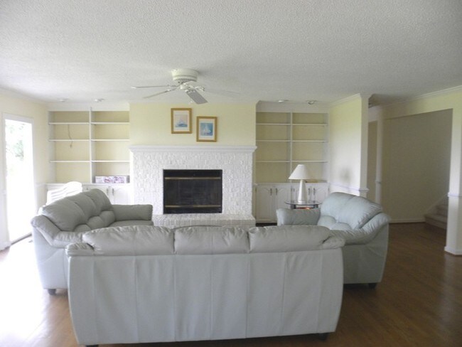 Foto del edificio - 221 Oyster Bay Ln