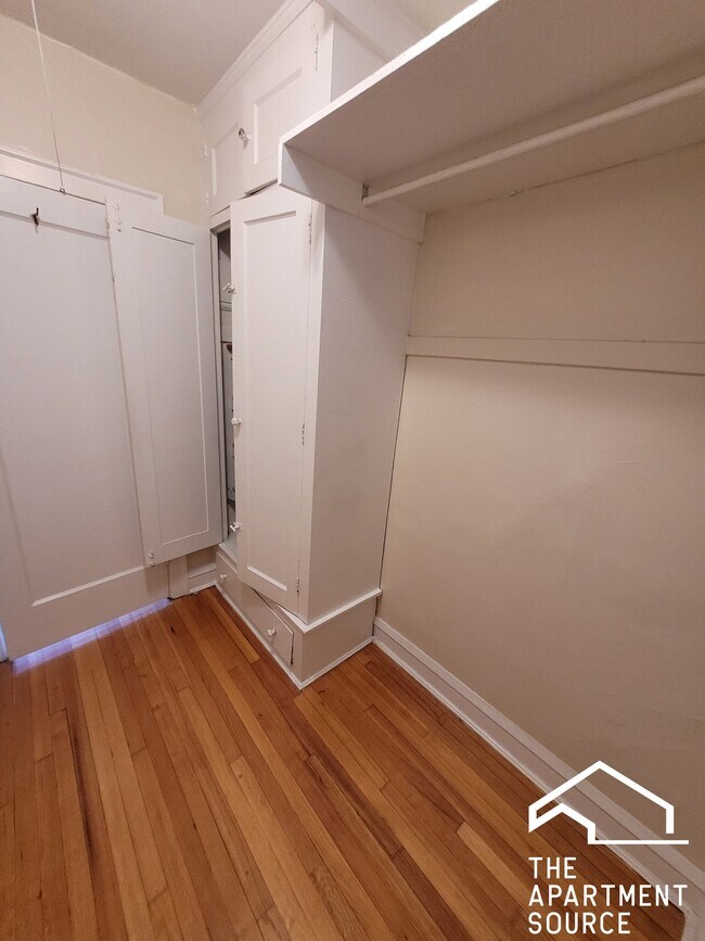 Building Photo - 913 Elmwood Ave