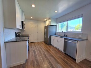 Building Photo - 326 N Escalante Dr