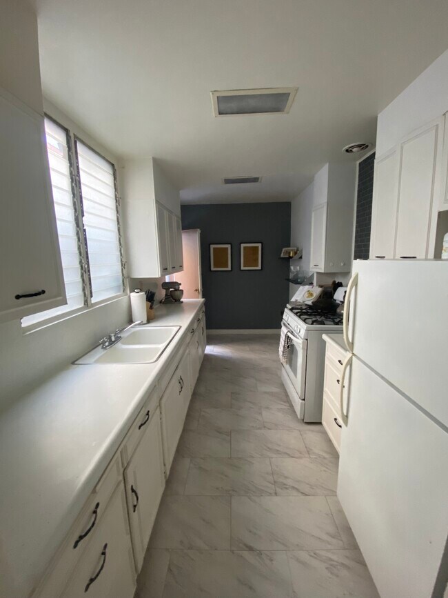 Foto del edificio - 813 N Sycamore Ave