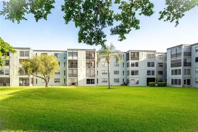 Foto del edificio - 9440 SW 8th St