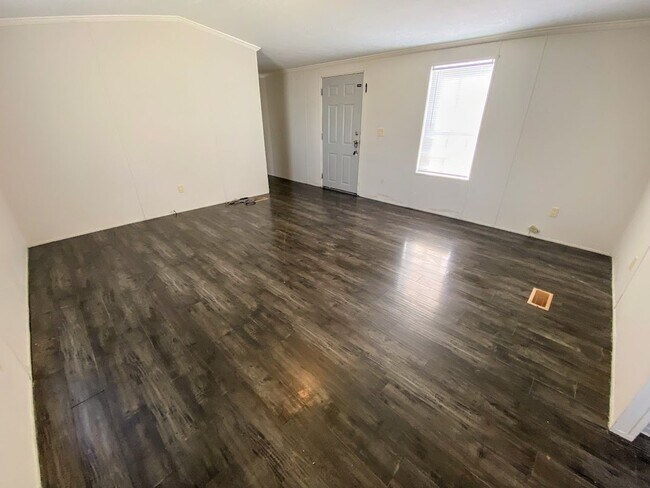 Foto del edificio - Convenient Bell City Rental | Just Minutes from the Helms Road LNG Park & Ride