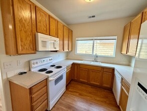 Building Photo - 4675 Hahns Peak Dr
