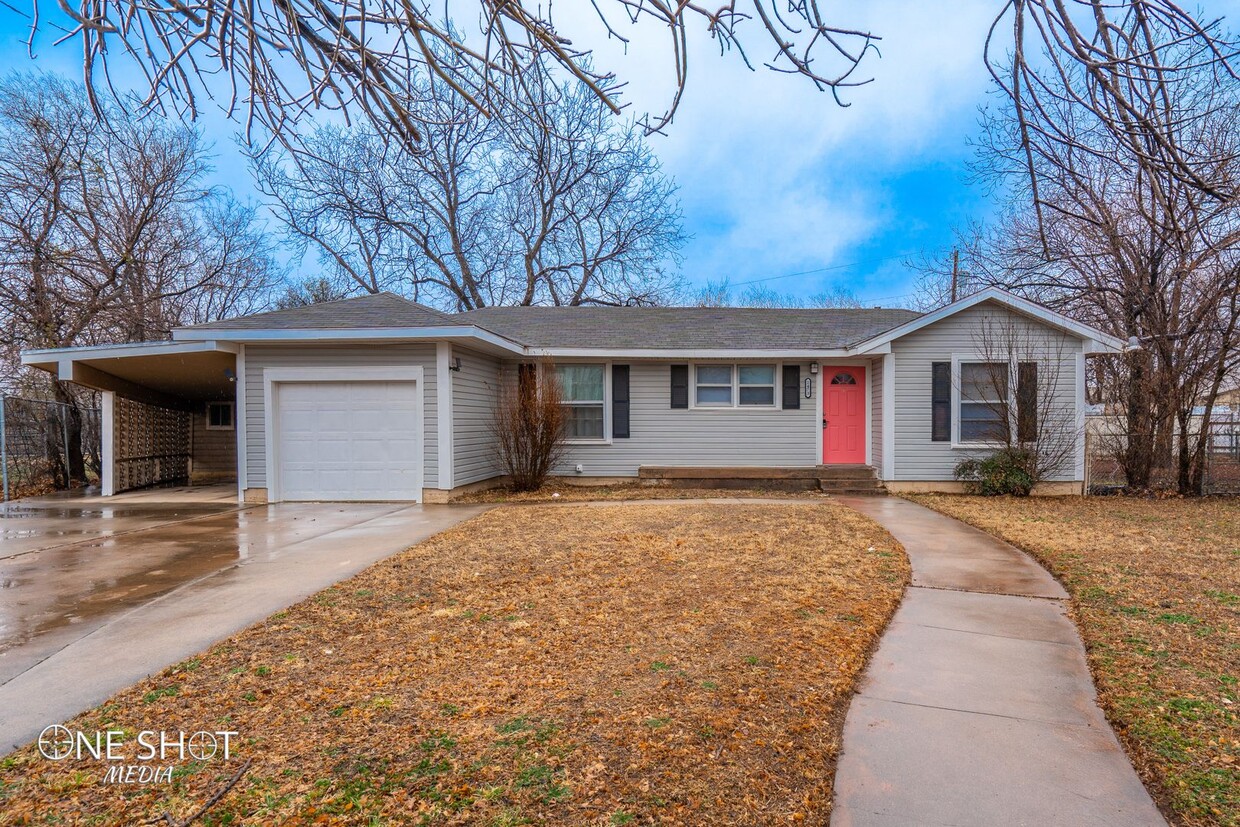 Foto principal - 2743 Swenson St