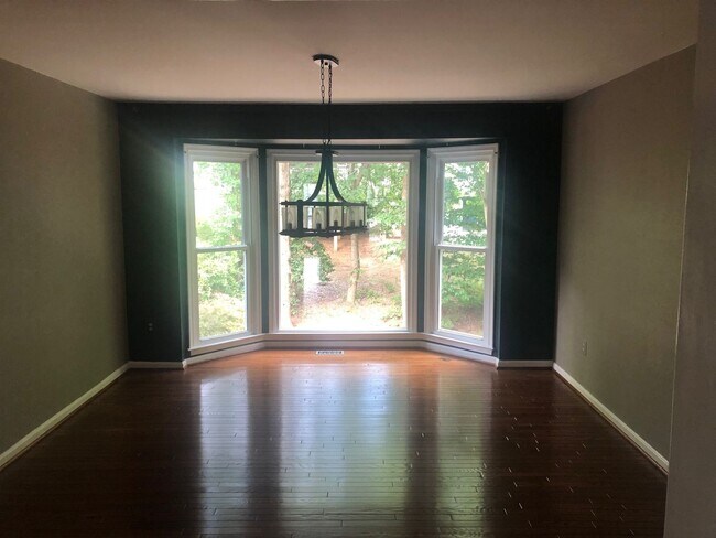 Building Photo - Large Colonial in Fairfax Station area - M...