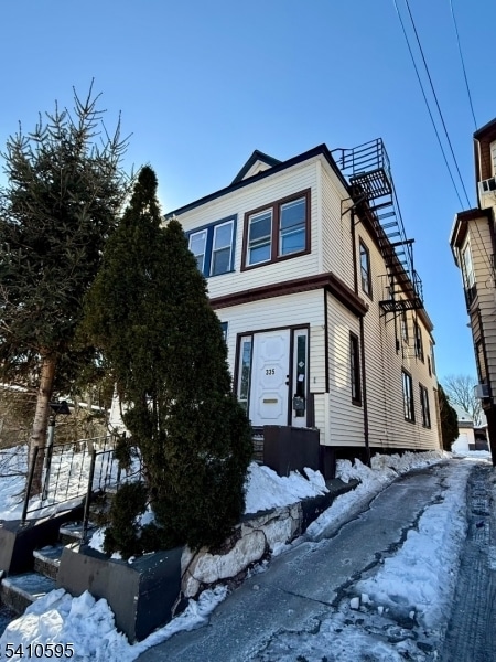 Building Photo - 335 Boulevard