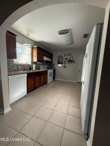 Foto del edificio - 11341 Fairfield Ln