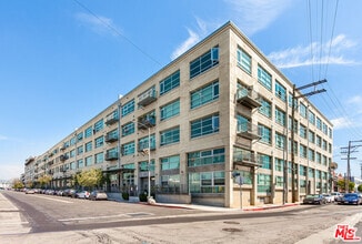 Building Photo - 530 S Hewitt St
