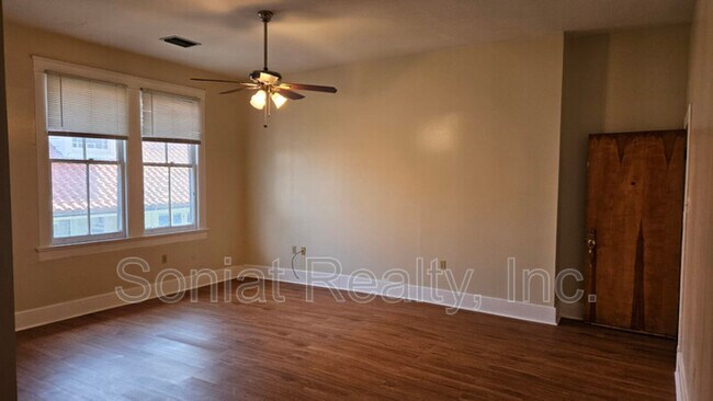 Building Photo - 110 S Pierce St
