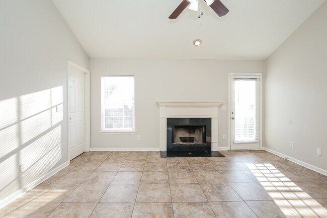 Building Photo - 312 Sarna Dr