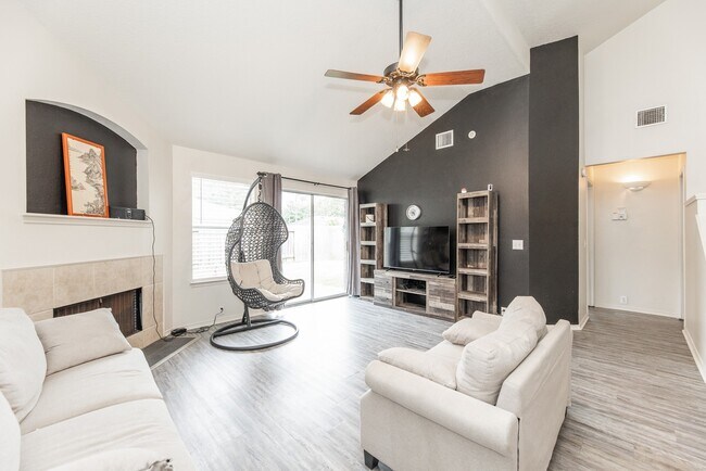 Foto del edificio - 6815 Lauderwick Ct
