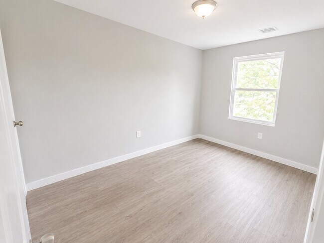 Foto del edificio - 182 Brookdale Ave