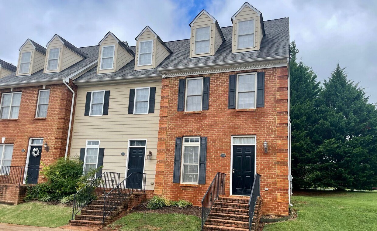 824 Wiggington Rd, Lynchburg, VA 24502 Townhome Rentals in Lynchburg